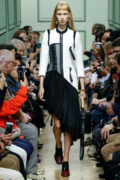 Look 14